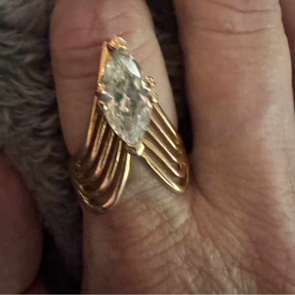 Vintage Elegant Gold 18k HGE Marquise Ring Size 10 - Picture 1 of 1